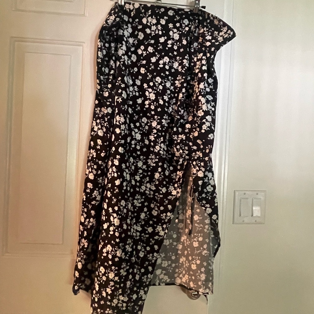 SHEIN Black and White Asymmetrical Floral Skirt